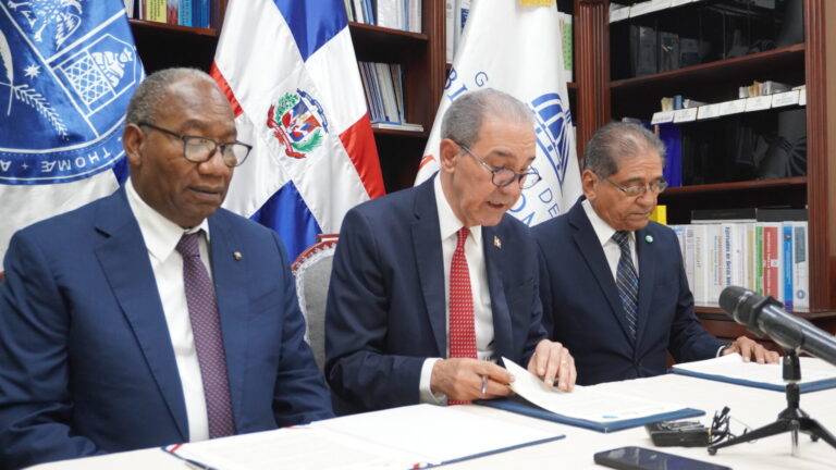 MESCyT, UASD y GCREAS suscriben convenio para lograr acreditaciones internacionales de las carreras de ingeniería