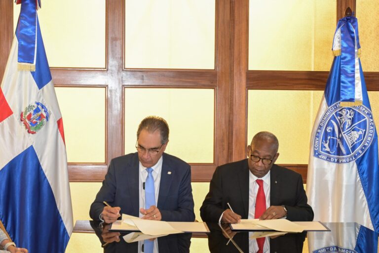 SeNaSa y UASD firma convenio para carnetizar a más de 50 mil estudiantes en régimen subsidiado