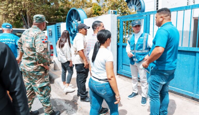 Alcaldía del DN notifica a dueños de negocios que ocupan espacios públicos en Ensanche Quisqueya