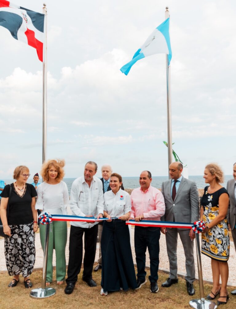 Alcaldía del Distrito Nacional y Embajada de Guatemala inauguran la Plaza República de Guatemala