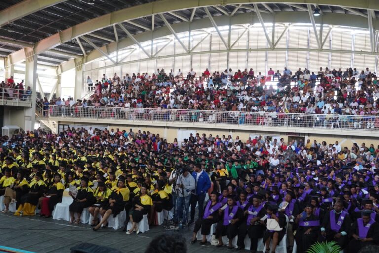 INDRHI realza valor de becarios por el Consejo de la Hidroeléctrica Los Toros; graduandos aportan valor a la región Sur