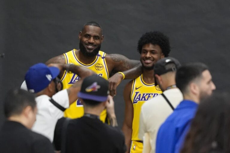 LeBron James es pura alegría al empezar a entrenar con su hijo Bronny con los Lakers