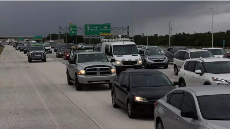 Florida, ya de luto tras el paso del huracán Helene, aguarda con temor la llegada de Milton