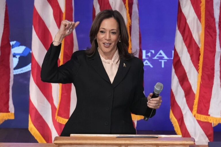 Harris recauda 633 millones de dólares en 3er trimestre, pero gasta mucho en la recta final