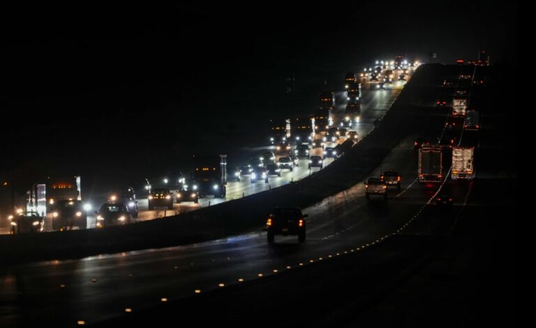 Se acaba el tiempo para evacuar mientras el huracán Milton se acerca a Florida