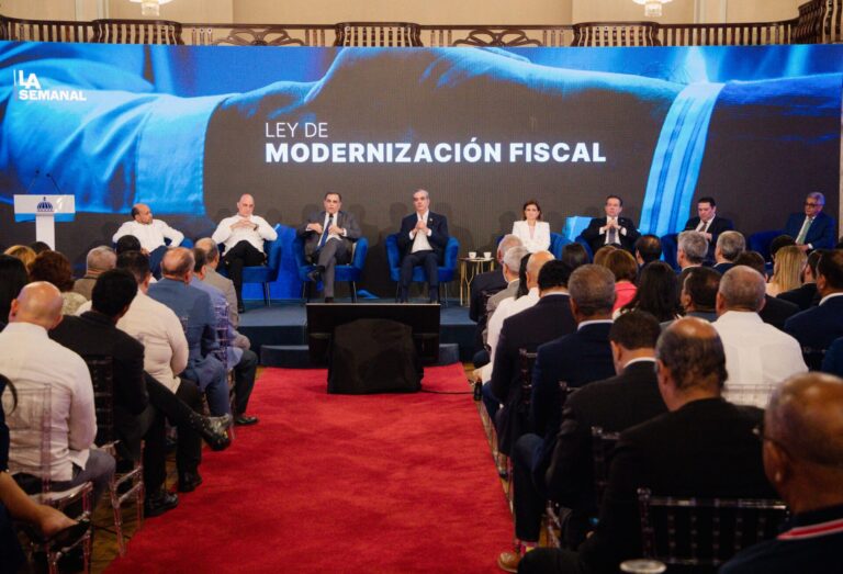 Presidente Abinader encabeza presentación del proyecto de ley de modernización fiscal en LA Semanal