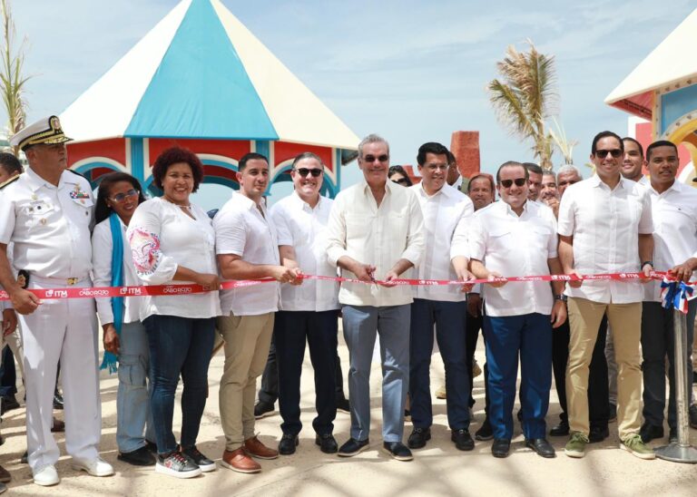 Presidente Abinader inaugura segunda fase de Cabo Rojo y recibe tercer crucero