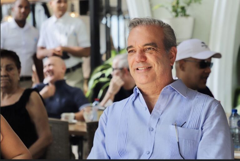 Presidente Abinader retoma actividades de fin de semana