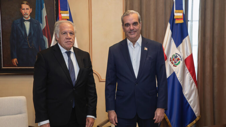 Presidente Abinader recibe en el Palacio Nacional al secretario general de la Organización de los Estados Americanos (OEA), Luis Almagro