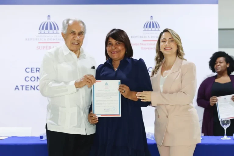Supérate y Conape gradúan primer grupo de personas cuidadoras en República Dominicana