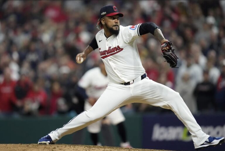 Clase y Helsley obtienen los premios a los mejores relevistas de las mayores