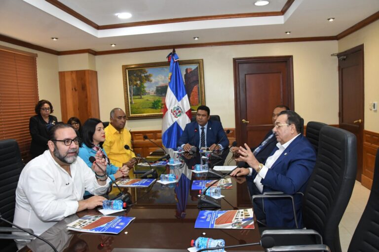 Comisión Especial del Senado que estudia Código Laboral realiza primera reunión; establece cronograma de trabajo