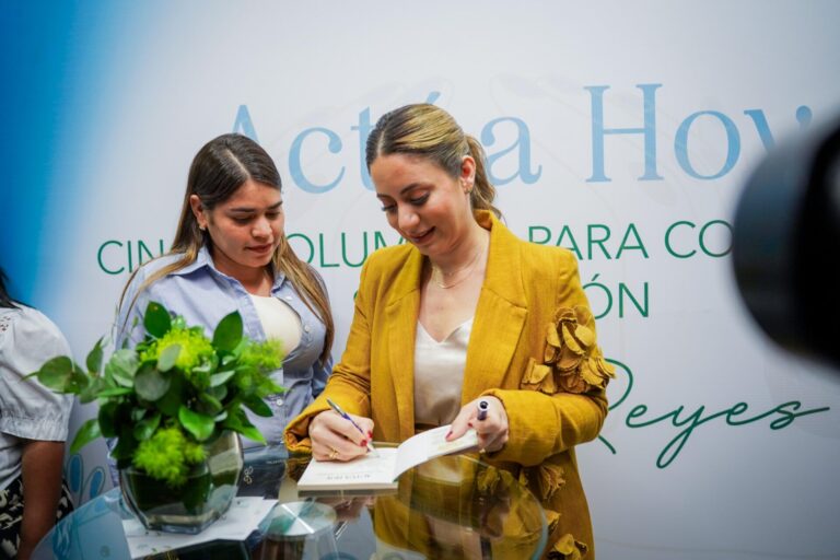 Gloria Reyes presenta “Actúa Hoy: cinco columnas para construir superación”, su primer libro