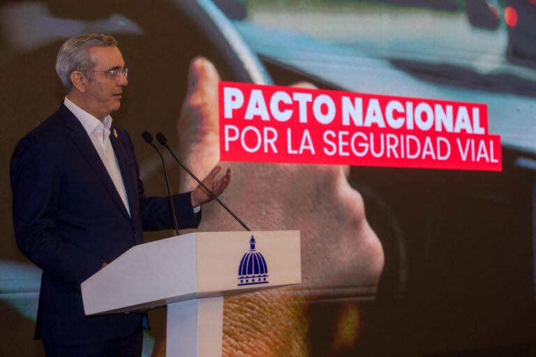 Mandatario presenta e involucra sectores en el Pacto Nacional por la Seguridad Vial en busca de resolver problemática del tránsito en el país  