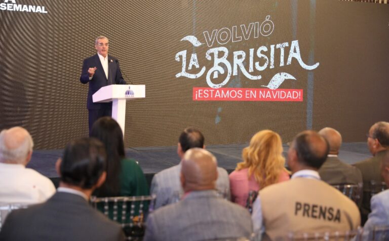 Presidente Abinader enciende la Navidad 2024; anuncia pago de regalía pascual para primera semana de diciembre y múltiples actividades en todo el país