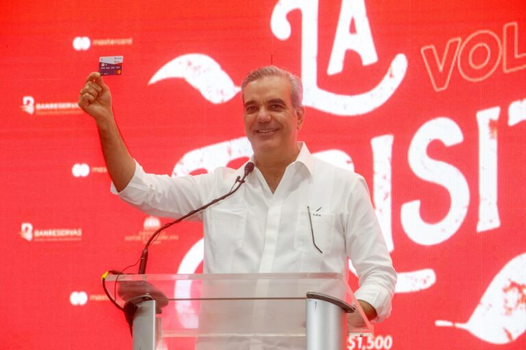 Presidente Abinader proclama “Ya llegó la Brisita, ya llegó la Navidad, al iniciar hoy la entrega de 3 millones de bonos navideños