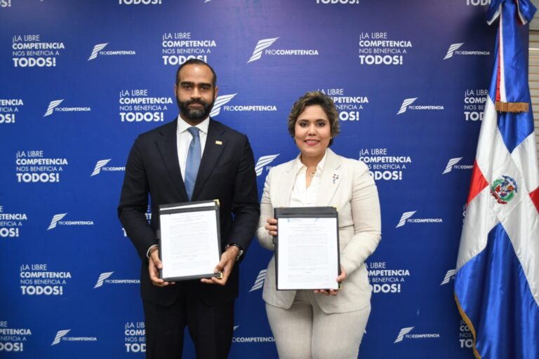 Pro-Competencia y el CODESSD firman acuerdo para fomentar de manera conjunta la libre competencia en el país