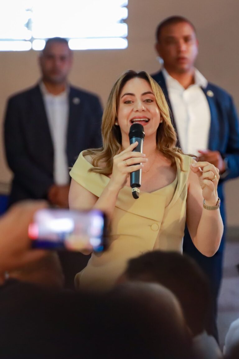 Gloria Reyes aclara Bono Navideño alcanza pensionados, desempleados, personas de bajos ingresos y hogares categorizados como ICV-1 y ICV-2  en la base del  SIUBEN