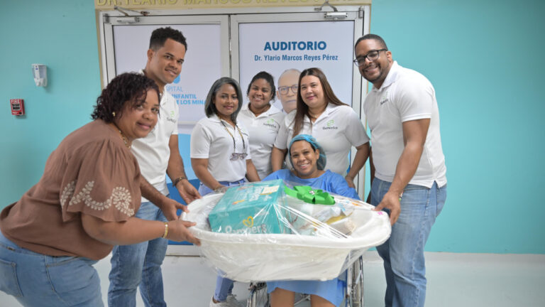 SeNaSa entrega canastillas a los primeros bebés del 2025