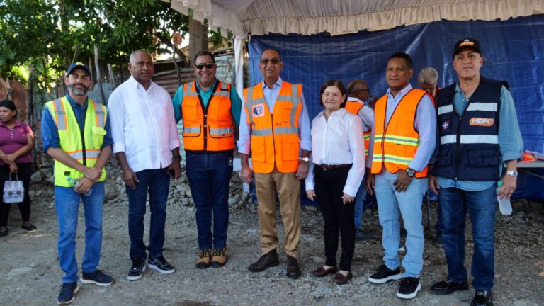 Inician trabajos puente Paso de los Hierros en Baní por gestiones del senador Julito Fulcar y gobernadora Ángela Yadira Báez