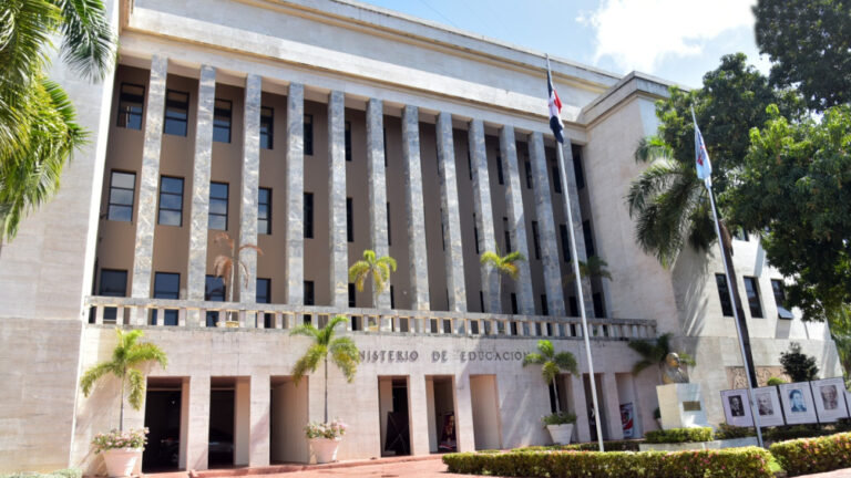 Minerd anuncia que padres y estudiantes participarán en la Evaluación de Desempeño Docente 2025