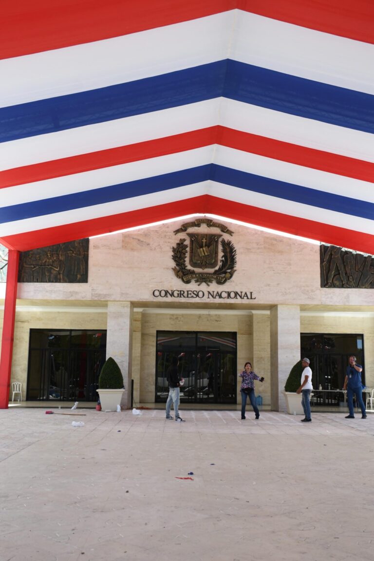 Avanzan trabajos para el montaje del acto de rendición de cuentas del presidente Luis Abinader