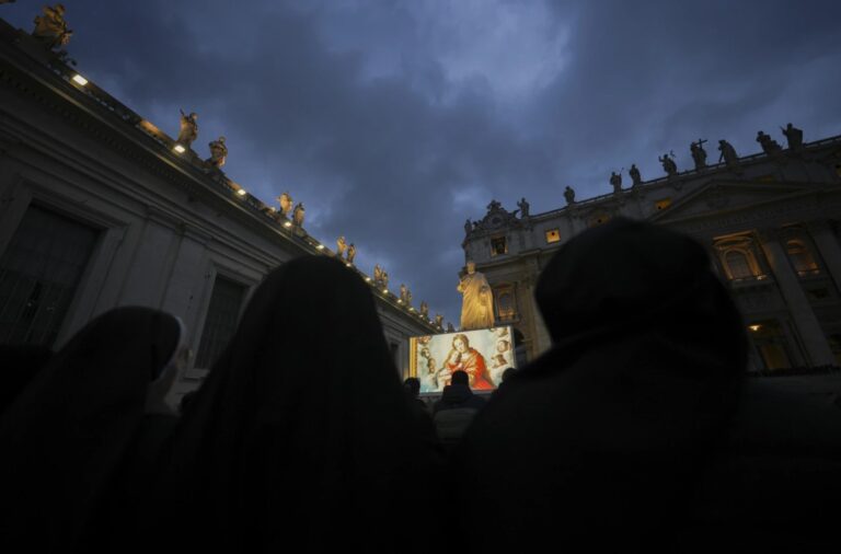 Francisco participa vía remota en un retiro espiritual y los médicos mejoran su pronóstico