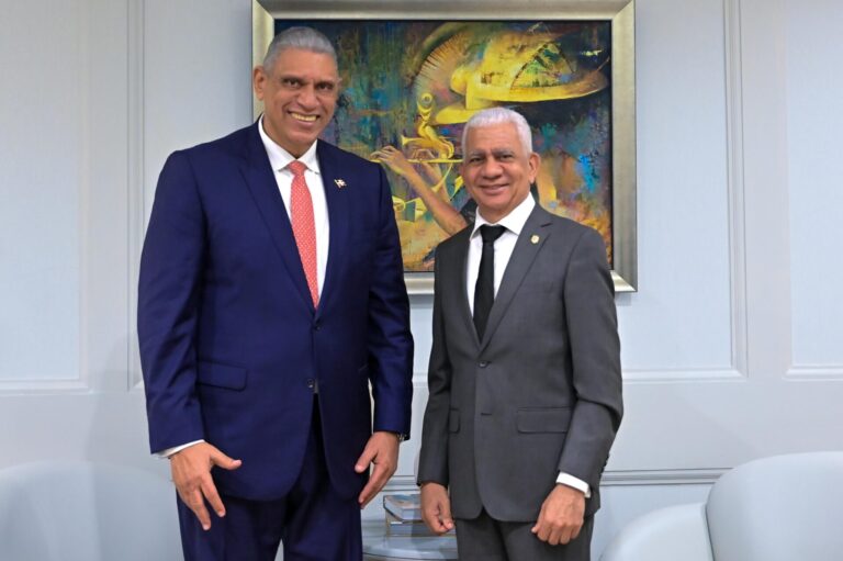 Presidente del Senado anuncia respaldo a proyectos en favor de la diáspora