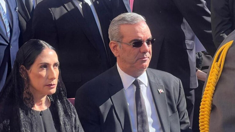 Presidente Abinader y primera dama asisten a funeral Papa Francisco