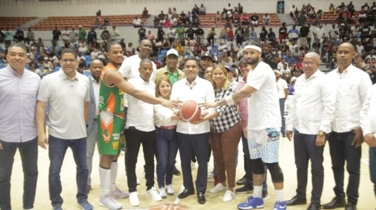 Ministerio de Deportes aporta un millón de pesos para el Torneo de Baloncesto Superior de La Romana 2025