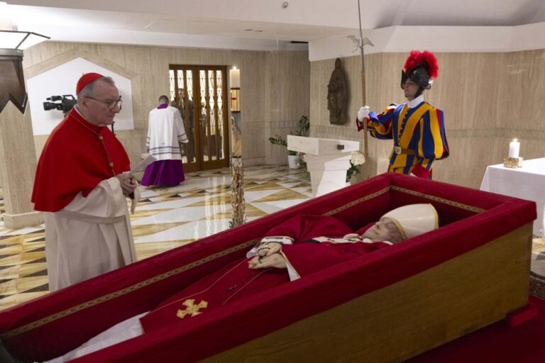 El funeral del papa Francisco se celebrará el sábado, con capilla ardiente desde el miércoles