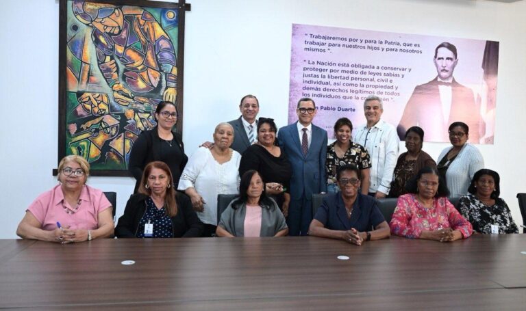 Gobierno anuncia aumento salarial del 30 % para las trabajadoras del hogar