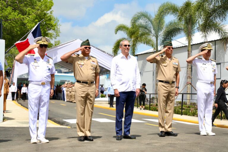 Presidente Abinader inaugura primera fase de la planta de ensamblaje de vehículos en San Cristóbal dando un paso histórico en la industria militar dominicana