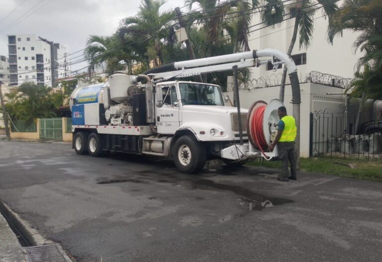 Alcaldía del DN amplía limpieza de imbornales ante incidencia de vaguada