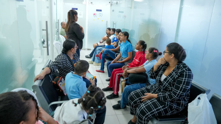 INABIE atiende a estudiantes en su sede durante período de receso académico