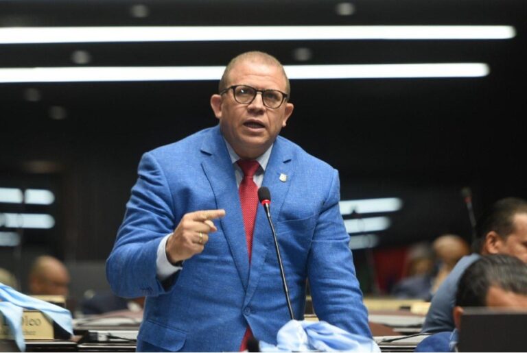 Diputados de FP reeligen a Rafael Castillo como su vocero en la CD