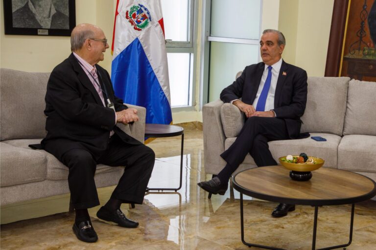 Abinader continúa diálogo nacional sobre Haití con visita este viernes al expresidente Hipólito Mejía