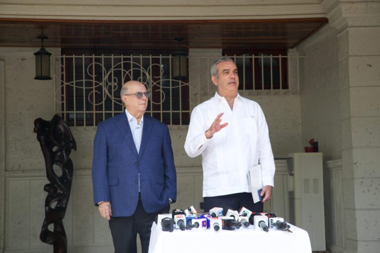 Presidente Abinader resalta consenso nacional ante crisis haitiana tras reunión con expresidente Hipólito Mejía