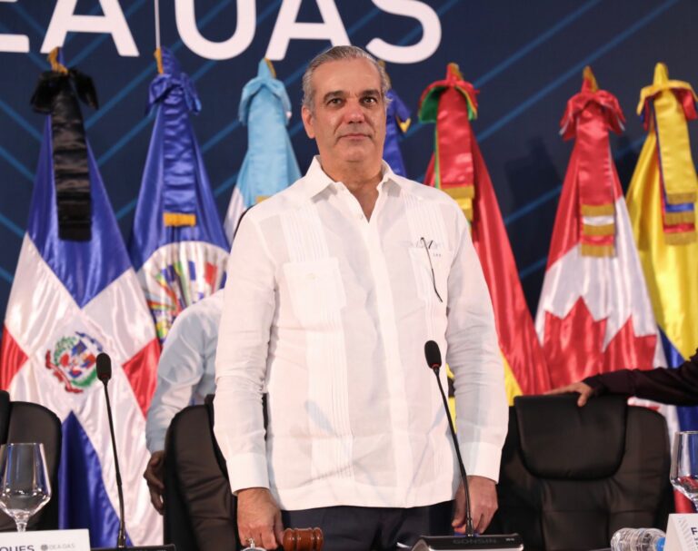 Presidente Abinader exhorta a no bajar la guardia contra la criminalidad, asegurando que la delincuencia no duerme