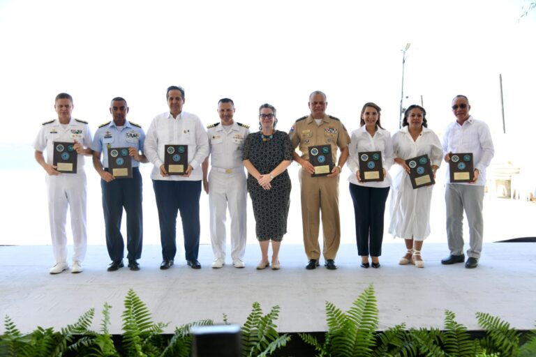 Buque hospital Comfort llega a la República Dominicana e inicia servicios médicos gratuitos