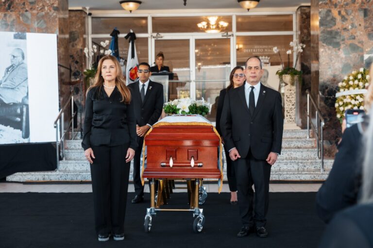 ADN realiza honras fúnebres a Fello Suberví en el Palacio Municipal