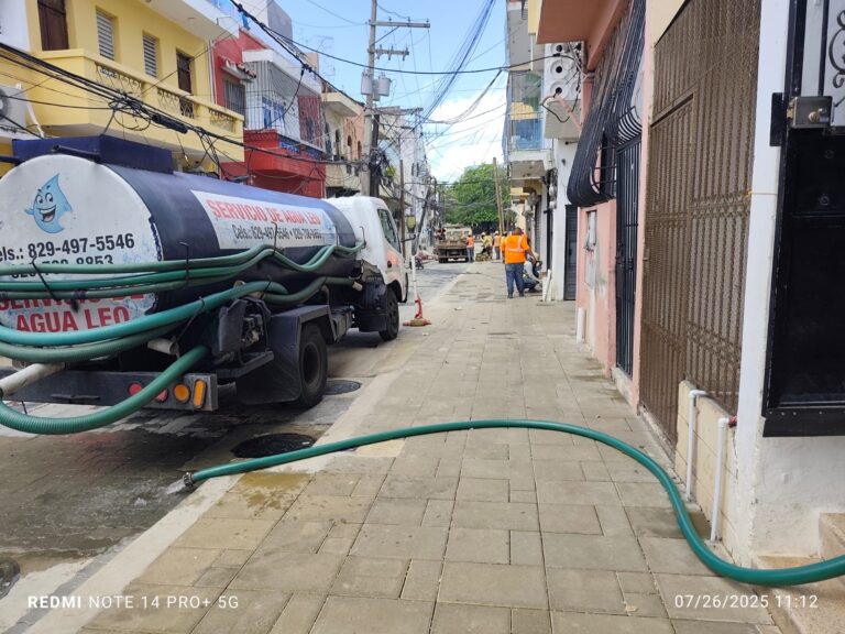 Comerciantes de la Zona Colonial denuncian que falta de agua potable los lleva a la quiebra, piden a la CAASD ir en su auxilio