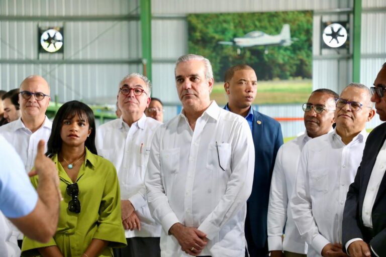 Presidente Abinader sigue reforzando y modernizando seguridad aérea del país con ensamblaje de los aviones TP-75 Dulus, en la Base Aérea de San Isidro