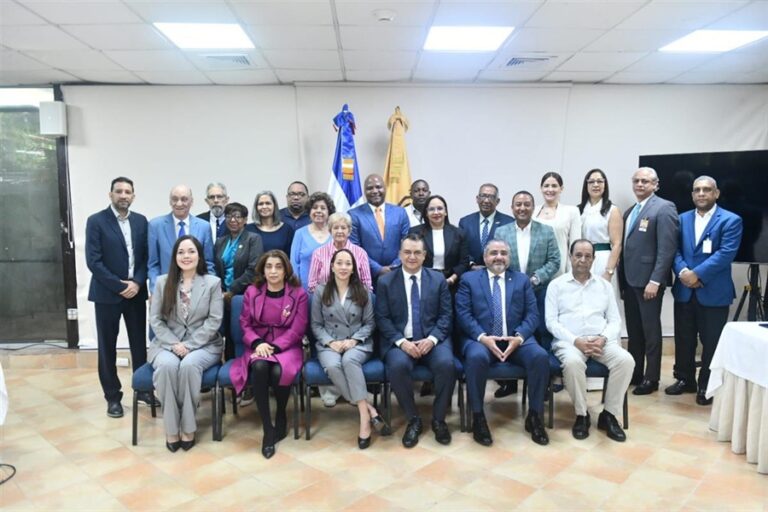 JCE presenta el proyecto de la nueva cédula a miembros de Participación Ciudadana y del CODESSD