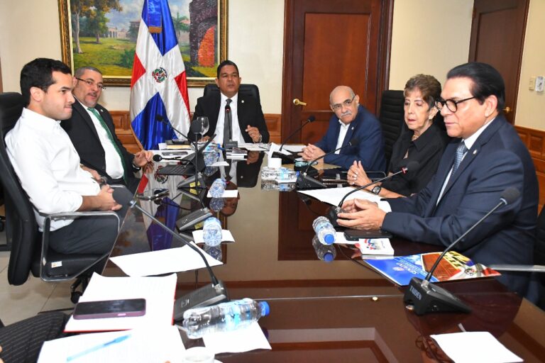 Comisión Especial que estudia el proyecto de modificación a la Ley de Salud Mental destaca déficit de especialistas en el área