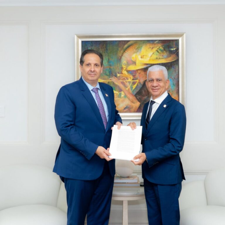 Presidente del Senado recibe del ministro de Salud propuesta modificación a Ley de Salud Mental