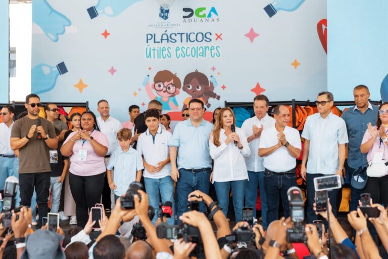 Plásticos por Útiles Escolares recolecta 15.2 millones de botellas plásticas