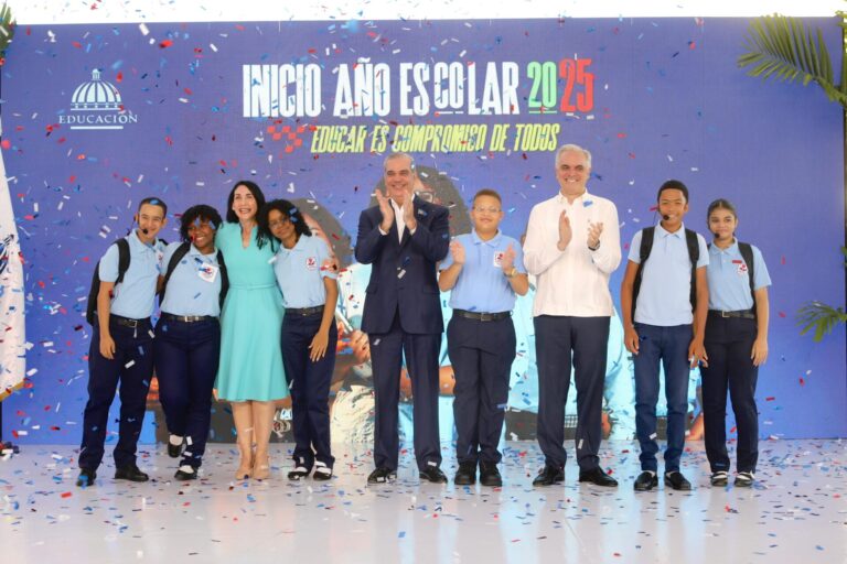 Presidente Abinader llama a los padres a acompañar y motivar a sus hijos en el nuevo año escolar 2025-2026