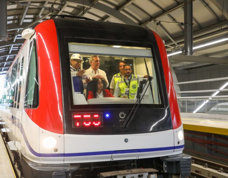 Presidente Abinader realiza recorrido exitoso durante prueba dinámica en Línea 2C del Metro de Santo Domingo