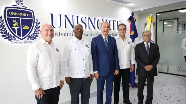 Ministro Franklin García Fermín destaca avance de Universidad Unisnorte en visita oficial a su nuevo campus